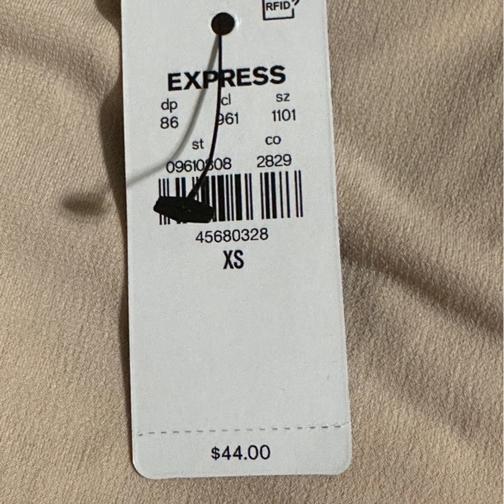 NWT Express blouse. - Picture 4 of 8